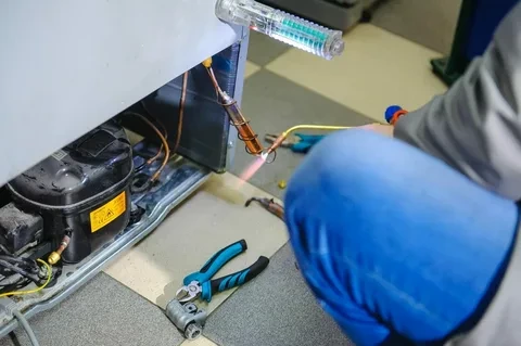 Заправка холодильника фреоном на дому в Уфе.